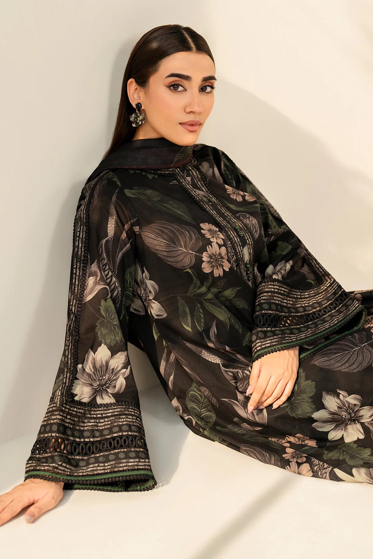 3 Piece - Baroque Khaddar Embroidered Suit with Digital Printed Khaddar Shawl (Unstitched)