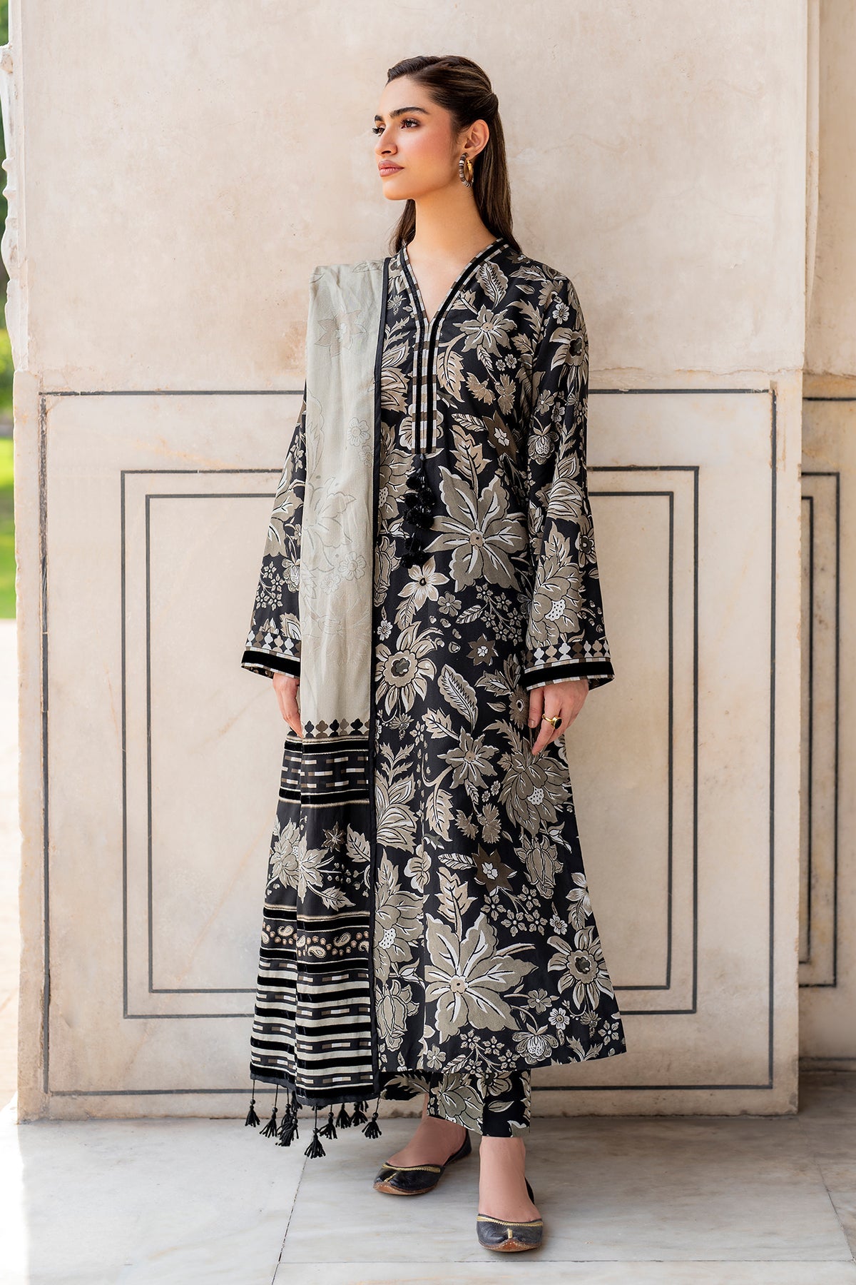 3 Piece - Baroque Khaddar Digital Printed Suit with Digital Printed Khaddar Dupatta (Unstitched)