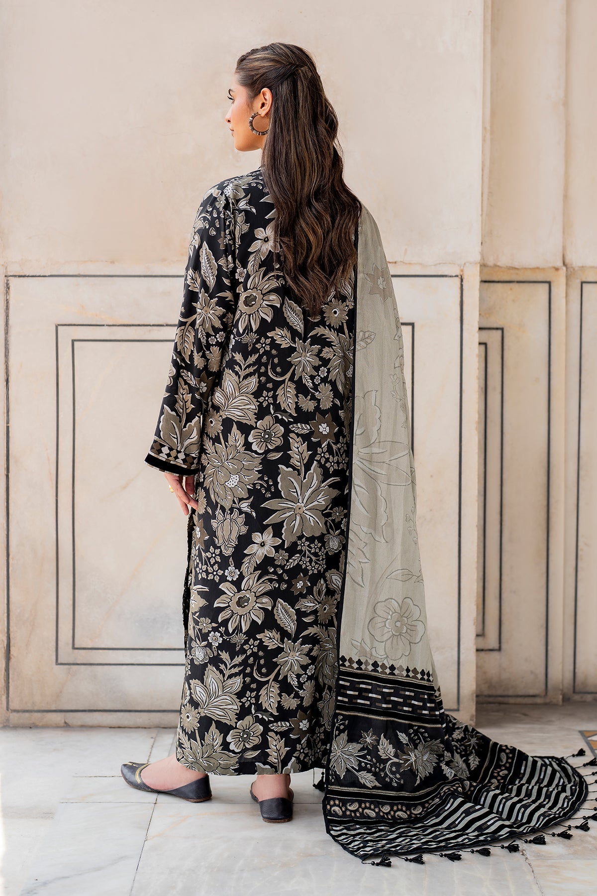 3 Piece - Baroque Khaddar Digital Printed Suit with Digital Printed Khaddar Dupatta (Unstitched)