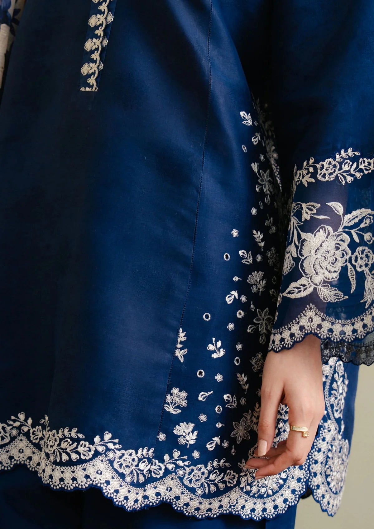 3 Piece - Zara Shahjahan Dhanak Full Heavy Embroidered Suit with Digital Printed Soft Pashmina Wool Shawl (Unstitched)
