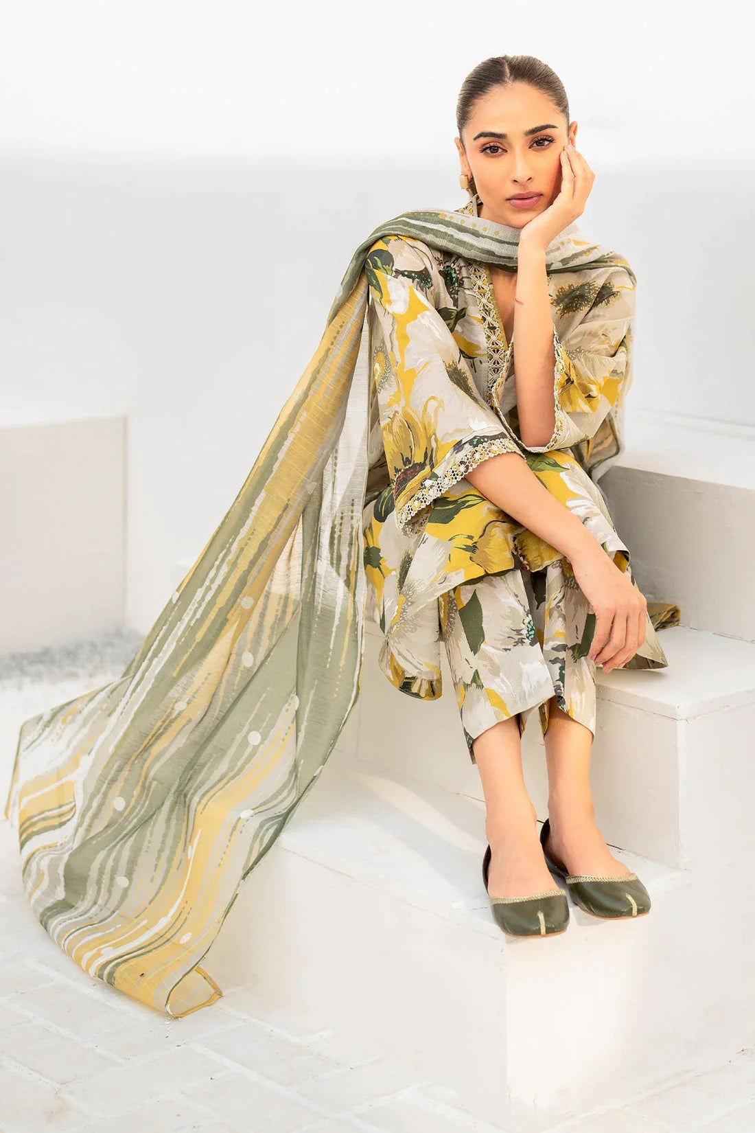 3 Piece - Khaddar Digital Printed Suit with Digital Printed Khaddar Dupatta (Unstitched)