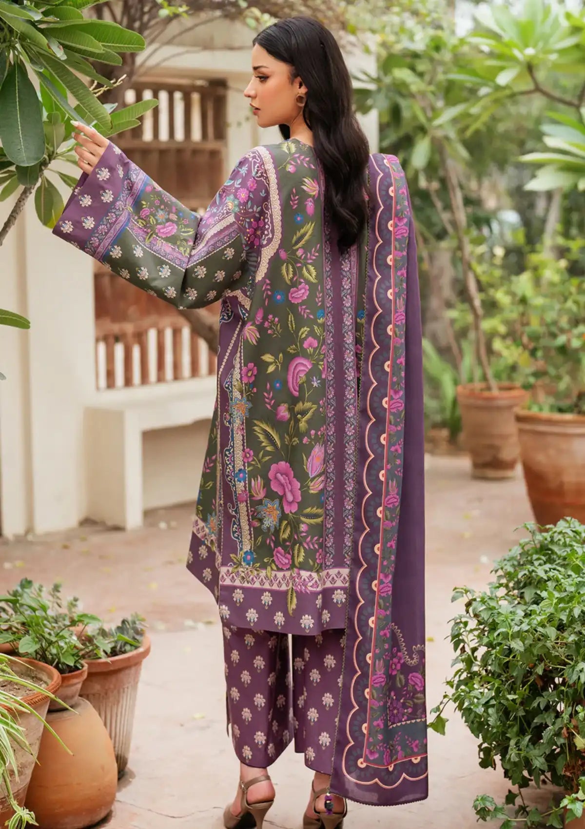 3 Piece - Baroque Karandi Digital Printed Suit with Digital Printed Karandi Dupatta (Unstitched)