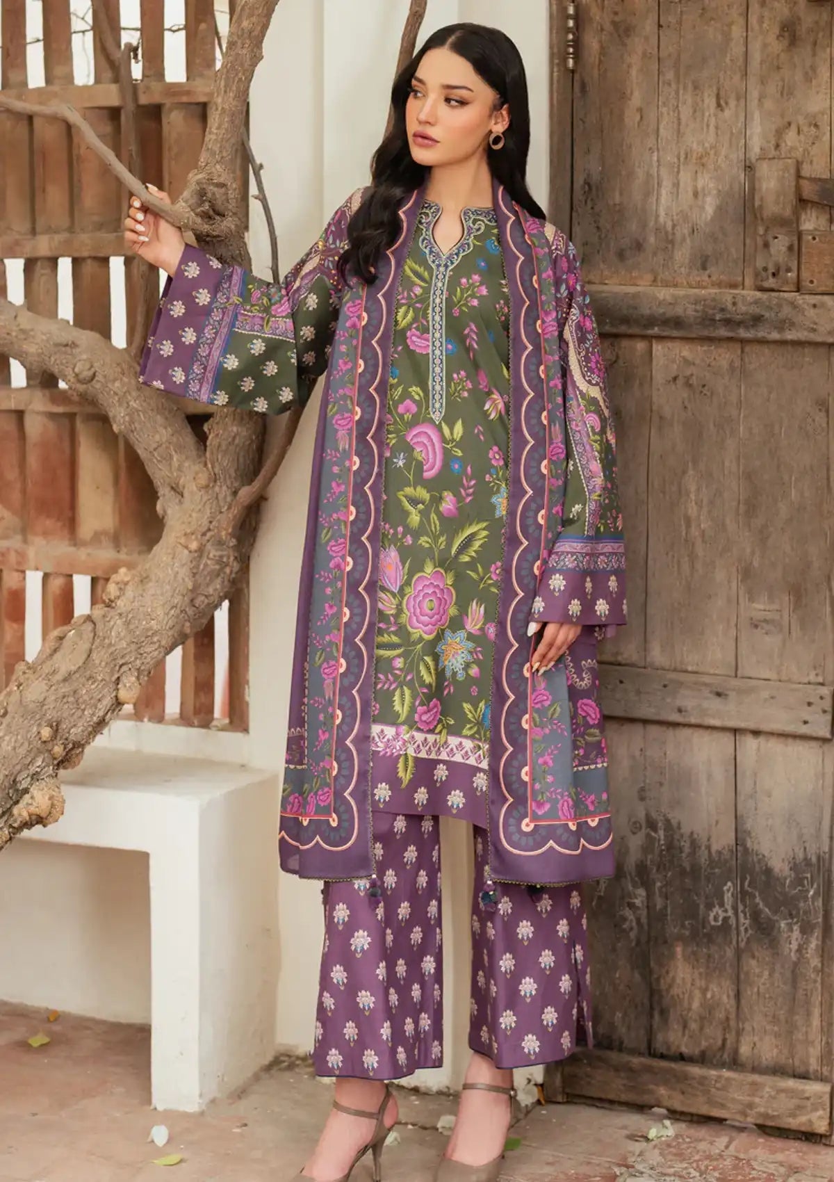 3 Piece - Baroque Karandi Digital Printed Suit with Digital Printed Karandi Dupatta (Unstitched)