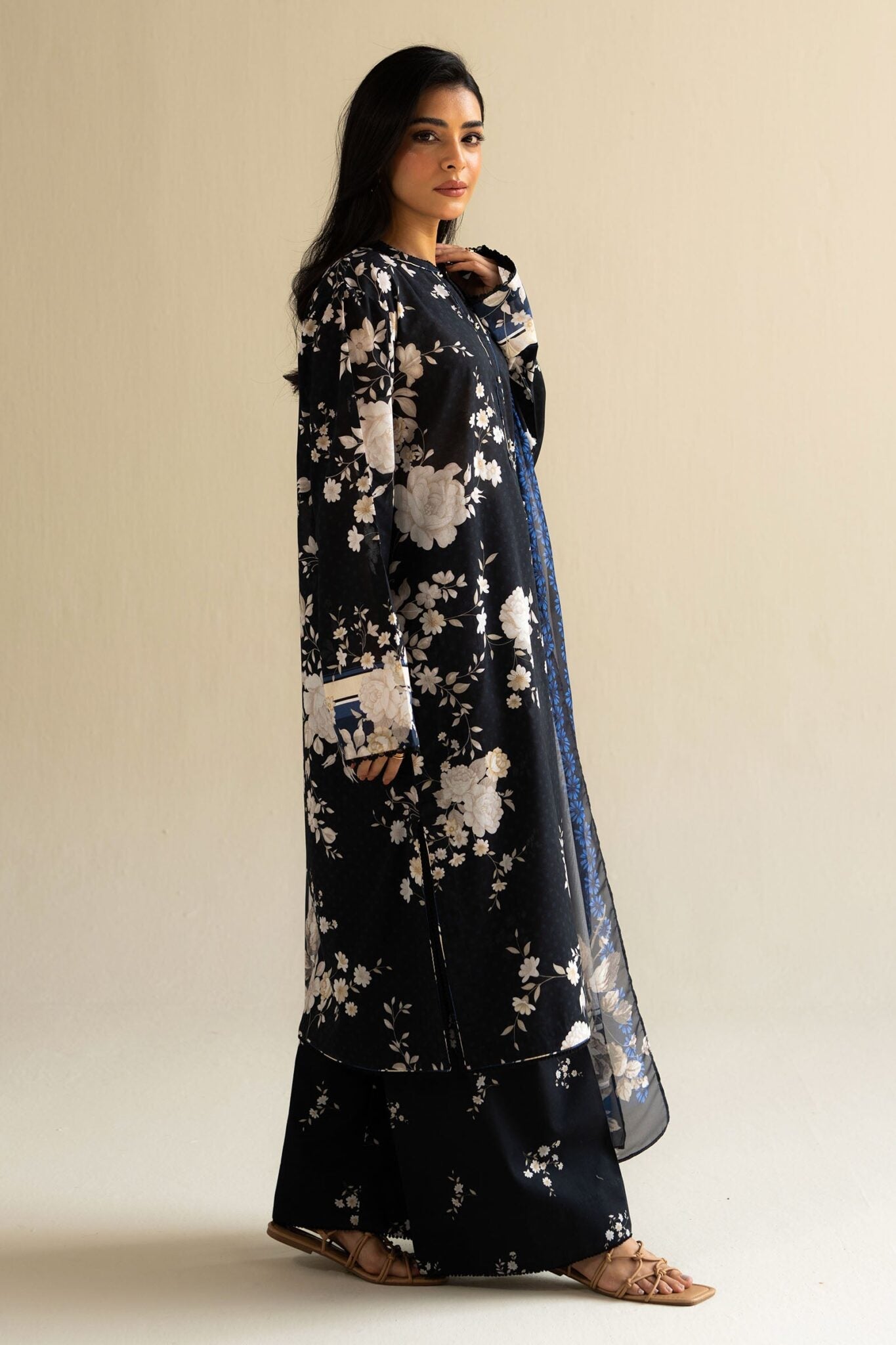 3 Piece - Khaddar Digital Printed Suit with Digital Printed Khaddar Dupatta (Unstitched)