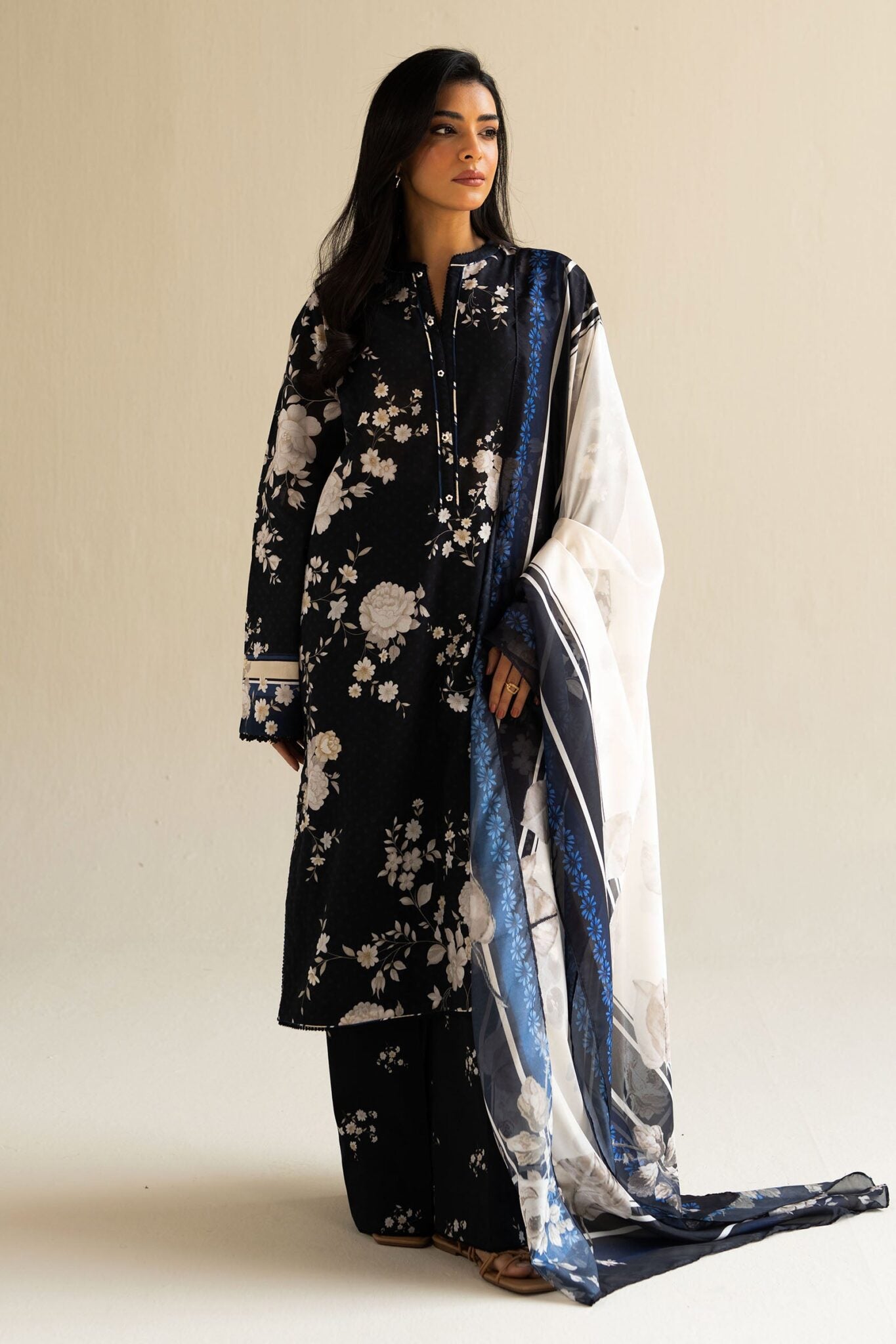 3 Piece - Khaddar Digital Printed Suit with Digital Printed Khaddar Dupatta (Unstitched)