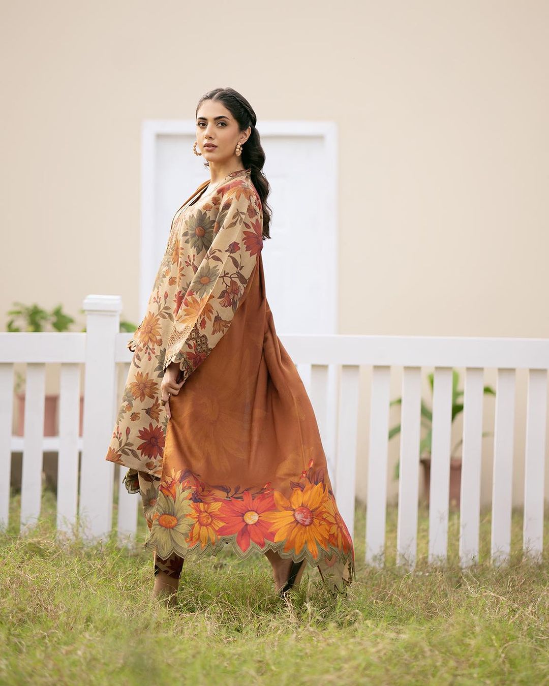 3 Piece - Khaddar Digital Printed Suit with Digital Printed Khaddar Dupatta (Unstitched)