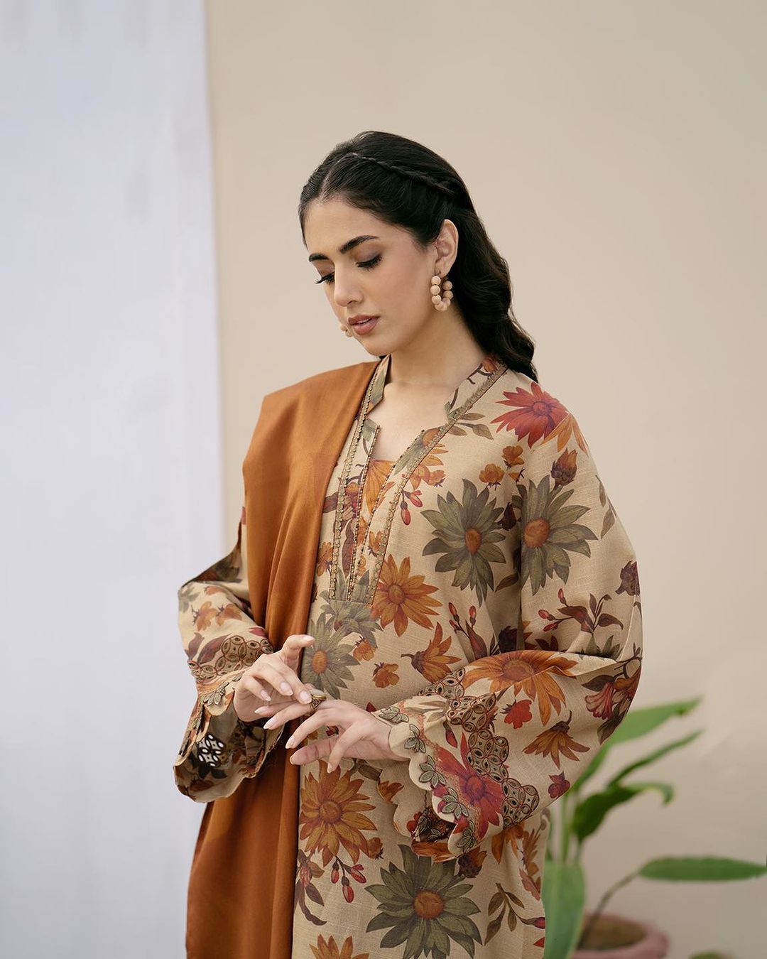 3 Piece - Khaddar Digital Printed Suit with Digital Printed Khaddar Dupatta (Unstitched)