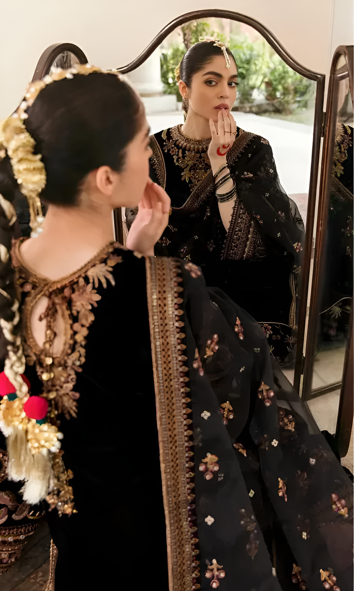 3 Piece - Baroque Velvet Full Heavy Embroidered Suit with Embroidered Organza Duppatta (Unstitched)