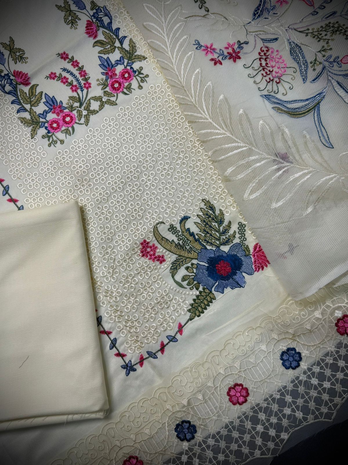 3 Piece - Dhanak Embroidered Suit with Embroidered Organza Dupatta (Unstitched)