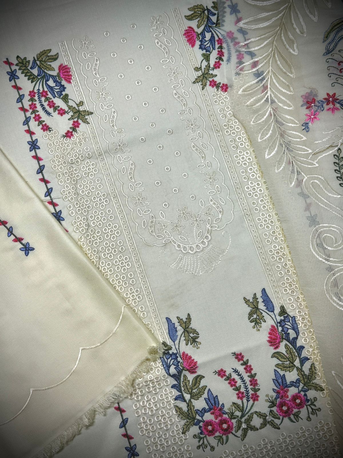 3 Piece - Dhanak Embroidered Suit with Embroidered Organza Dupatta (Unstitched)