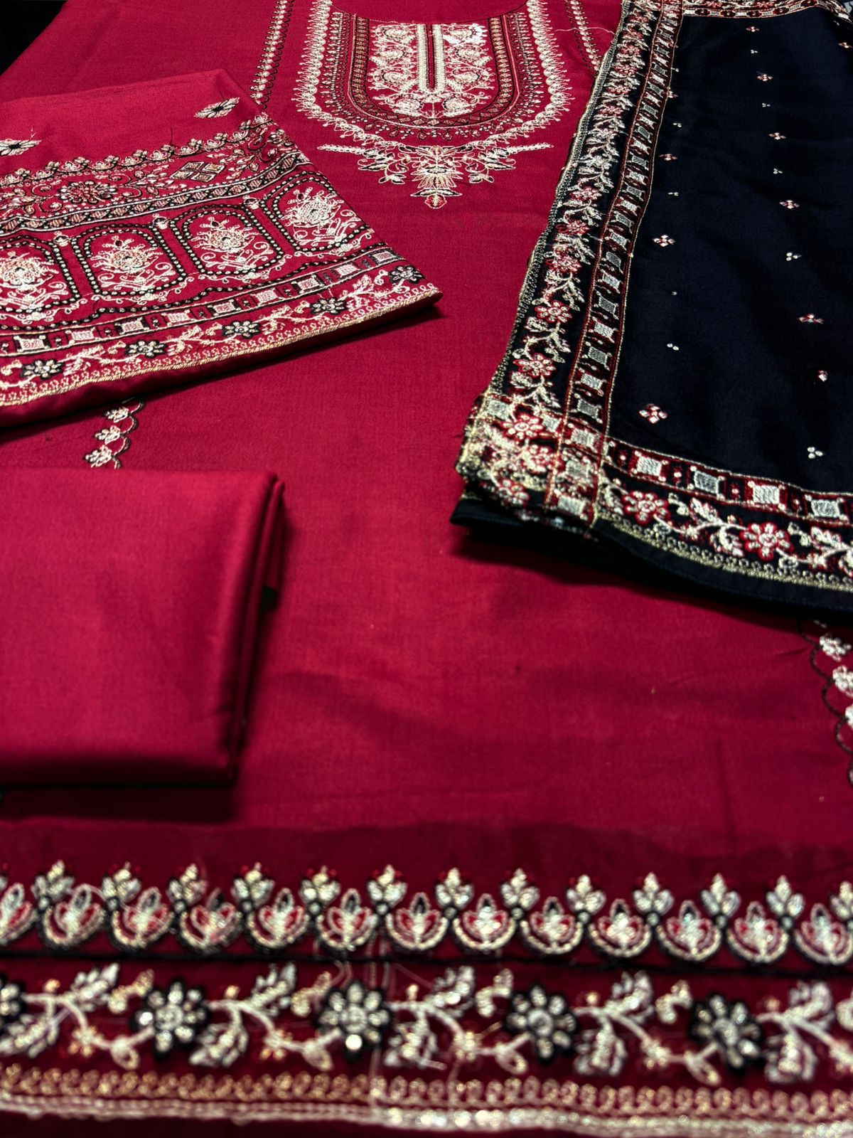 3 Piece - Dhanak Embroidered Suit with Dhank Embroidered Shawl (Unstitched)