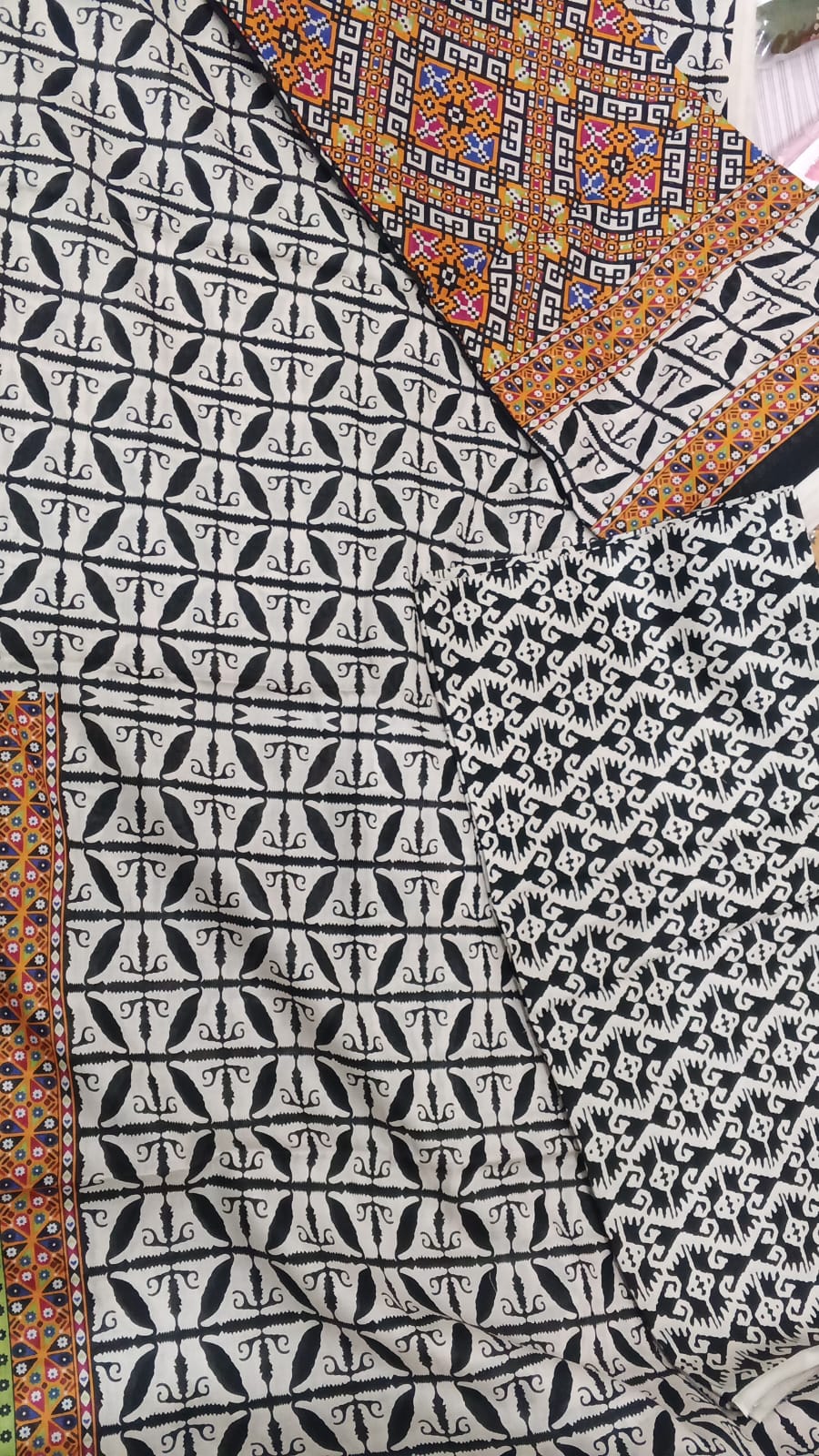 3 Piece - Printed Lawn Suit with Lawn Duppatta (Unstitched)