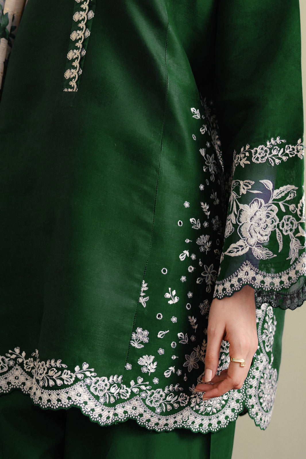 3 Piece - Zara Shahjahan Dhanak Full Heavy Embroidered Suit with Digital Printed Soft Pashmina Wool Shawl (Unstitched)