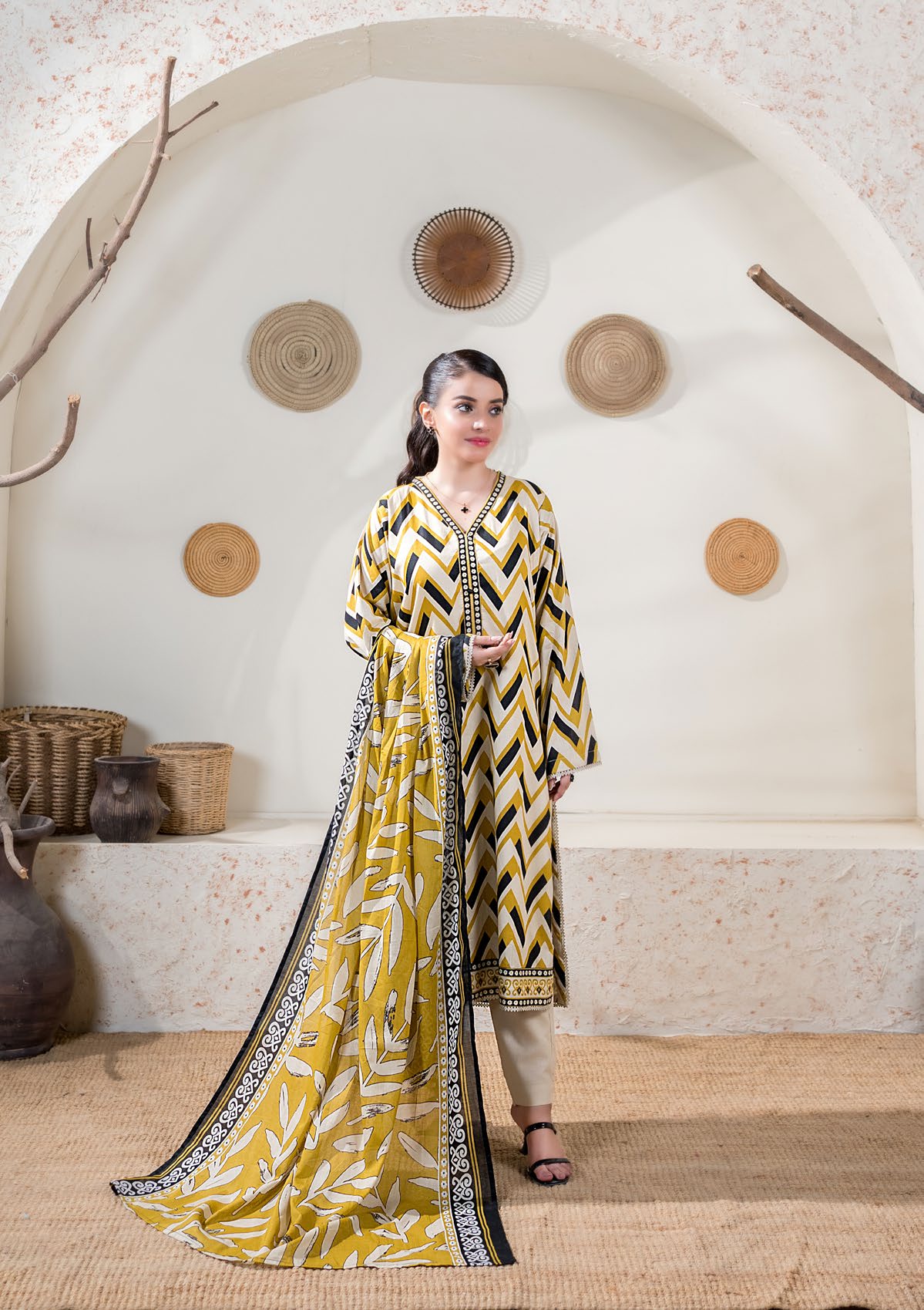 3 Piece - Baroque BanaDora Printed Linen Suit with Linen Duppatta (Unstitched)