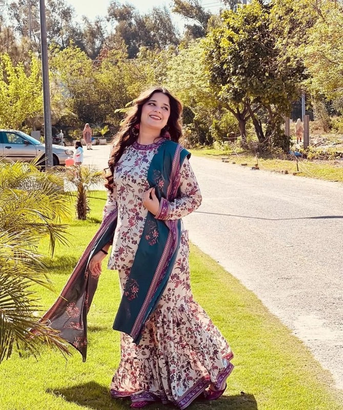 3 Piece - Khaddar Digital Printed Suit with Digital Printed Khaddar Dupatta (Unstitched)