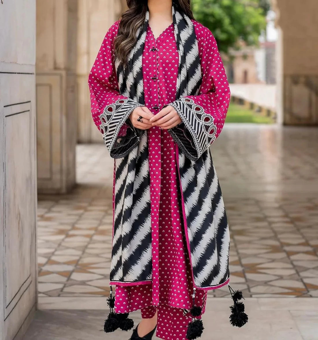 3 Piece - Khaddar Digital Printed Suit with Digital Printed Khaddar Dupatta (Unstitched)